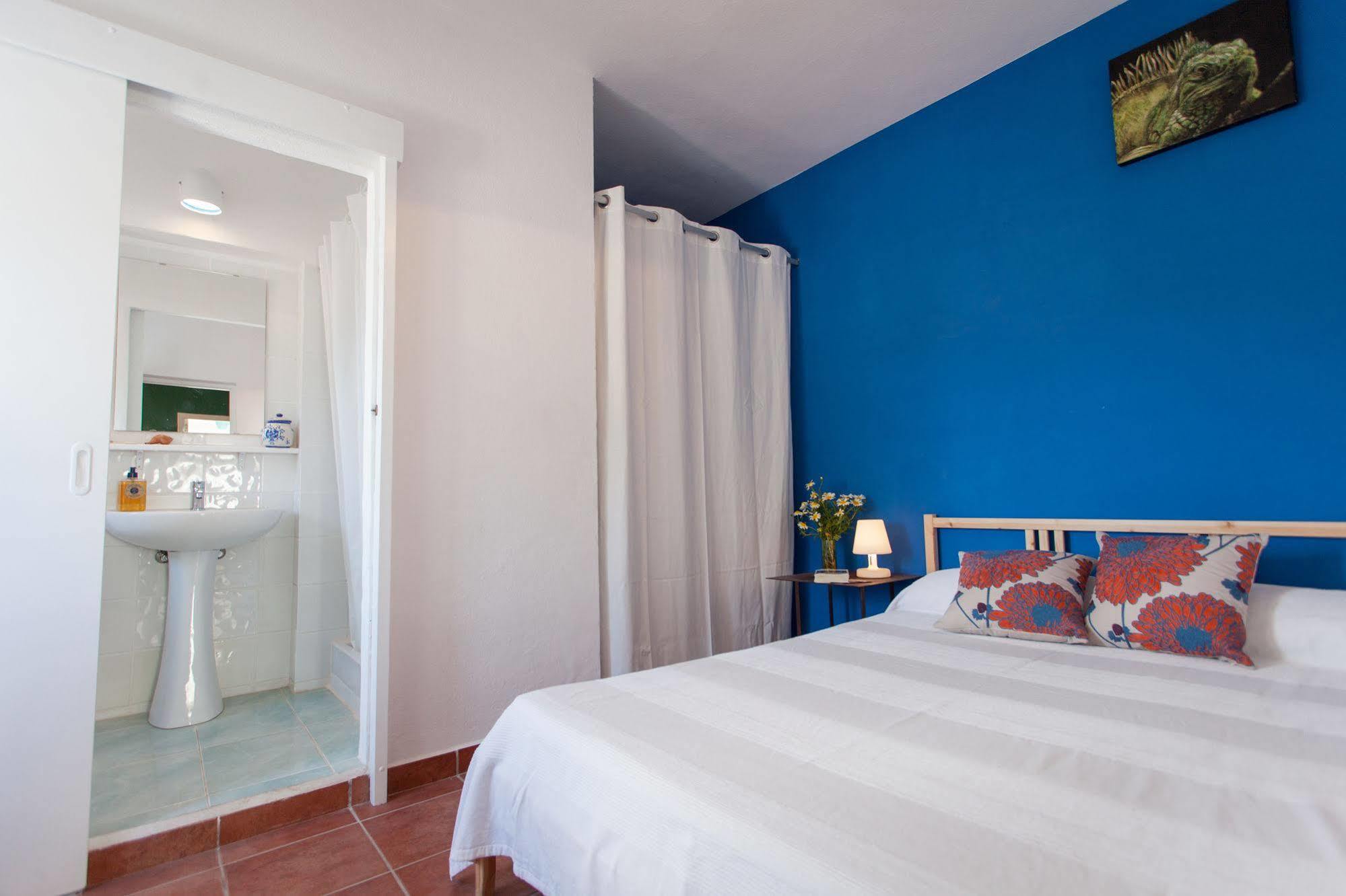 Cosmos Grand Hostal Sant Francesc de s'Estany エクステリア 写真